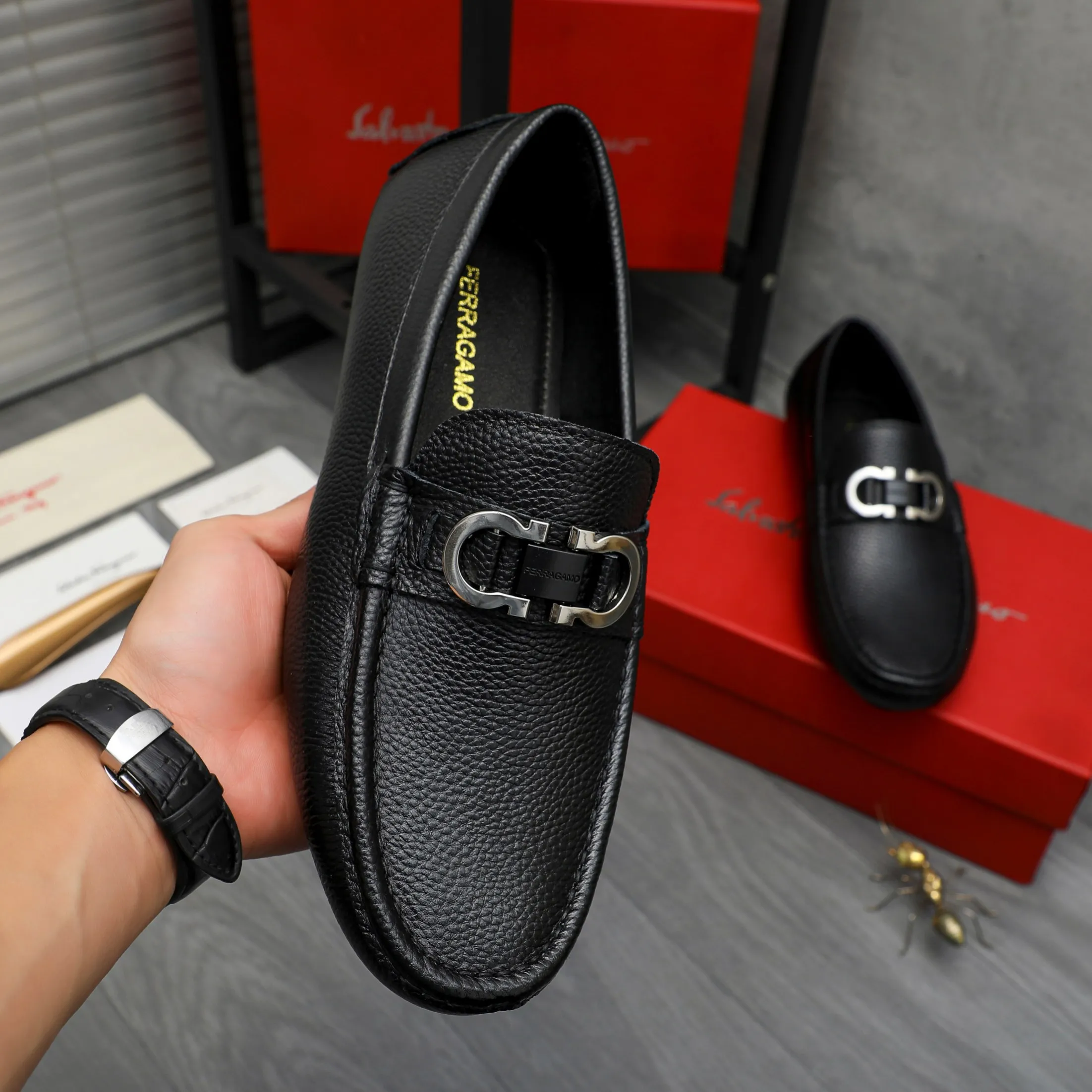 Men's shoes 💰p420 Product trademark: Ferragamo " Ferragamo ] Casual slip-on men's shoes Regular size: 38-44 Product materials: Selected pebbled cowhide upper, sheepskin lining, original rubber outsole
